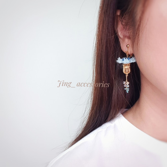 【Jing accessories】花朵耳環 矢車菊耳環(藍色) 樹脂黏土 黃銅 飾品 新娘造型 耳夾耳環 耳勾耳環 第3張的照片
