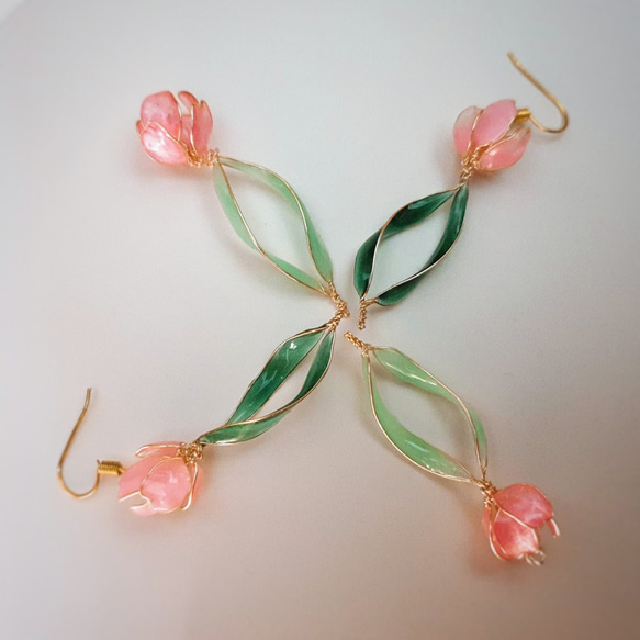 母親節特惠價  Jing 花朵系列 耳勾耳環 UV水晶花 鬱金香 第2張的照片