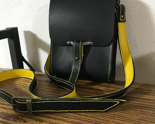 美品 イビサ ☆ レザー ドッグフェイス ミニ ショルダーバッグ ポシェット 茶 美品 イビサ ☆ レザー ドッグフェイス ミニ ショルダーバッグ