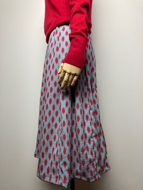 【着物リメイク】タック＆ギャザースカート/ブルーグレー地に赤変形ドット 2枚目の画像