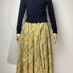 【着物リメイク】タック＆ギャザースカート/カラシ地にグリーン・オフ白抽象柄 1枚目の画像