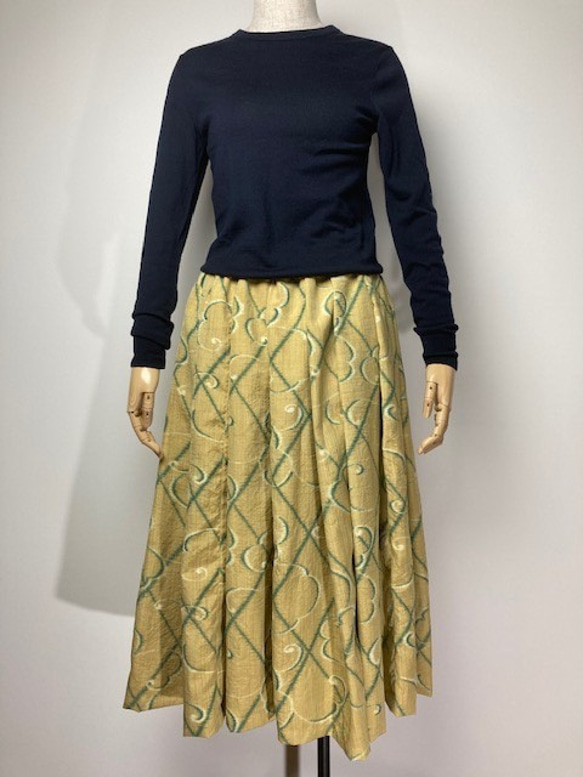 【着物リメイク】タック＆ギャザースカート/カラシ地にグリーン・オフ白抽象柄 1枚目の画像
