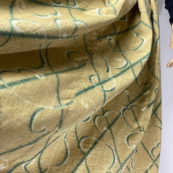 【着物リメイク】タック＆ギャザースカート/カラシ地にグリーン・オフ白抽象柄 5枚目の画像