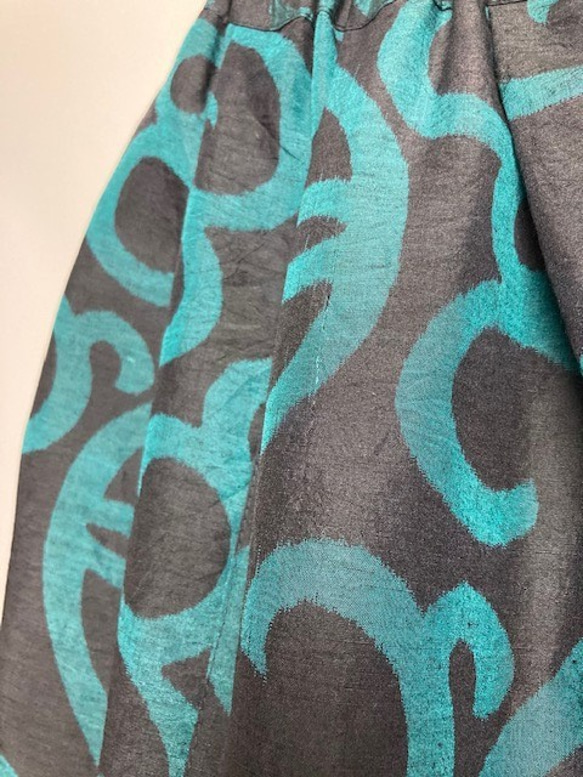 【着物リメイク】タック＆ギャザースカート/濃紺地にグリーン抽象柄 6枚目の画像