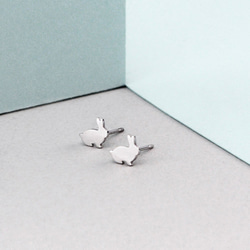 [ MINIMENT迷你們 ] 迷你兔兔鋼耳環 - 黑色 / 鋼色 第2張的照片
