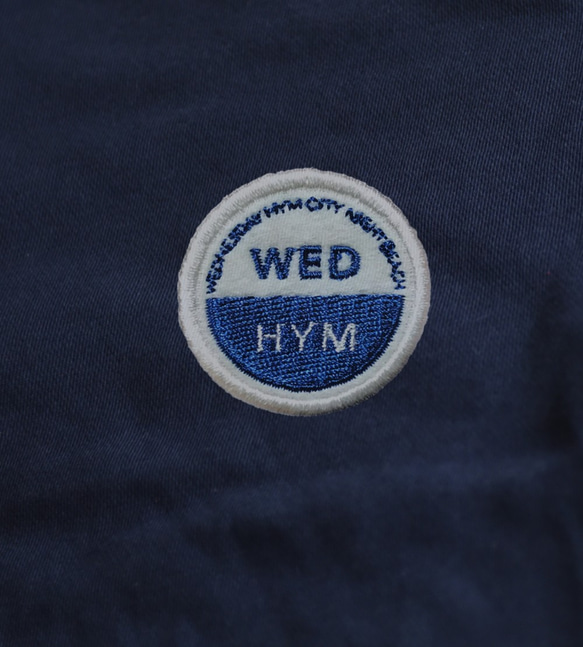 クルーネックスウェット【ネイビー】 刺繍ワッペン WEDNESDAY HYM CITY NIGHT BEACH 3枚目の画像