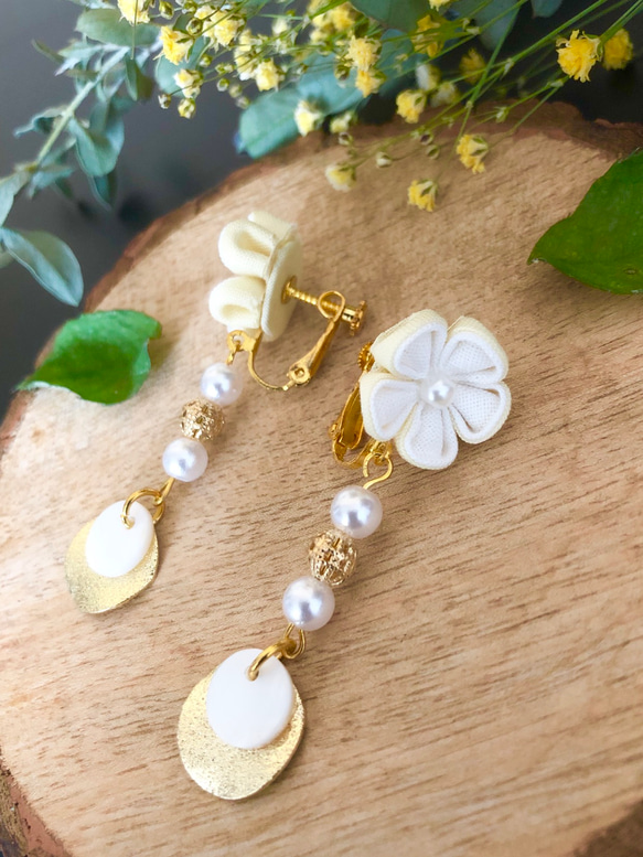 No.184 チェコビーズ 白のグラデーションピアス ハンドメイド