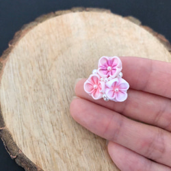 【つまみ細工】紫陽花ピアス　ピンク　 2枚目の画像