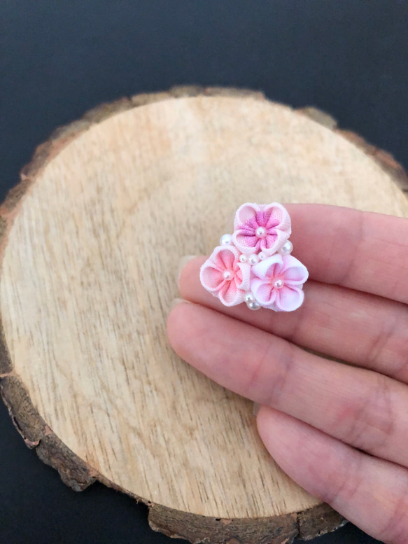 【つまみ細工】紫陽花ピアス　ピンク　 2枚目の画像