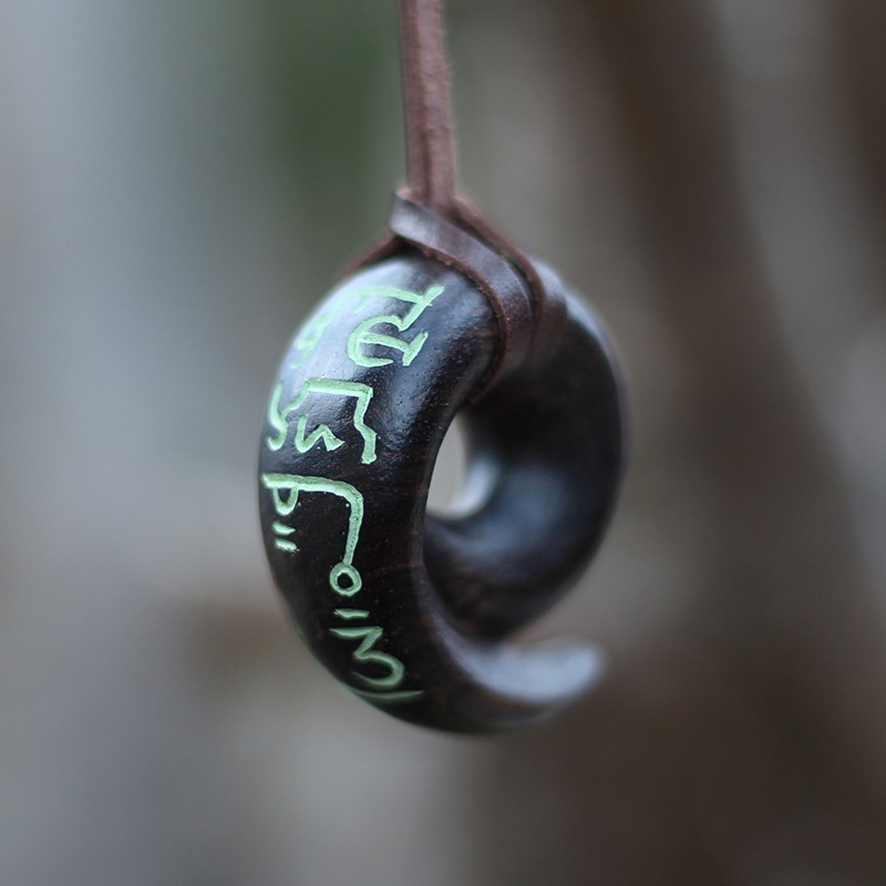 皆既月食★名前記載★復讐仕返し身代わり勾玉ネックレス 皆既月食☆名前記載☆復讐仕返し身代わり勾玉ネックレス 水曜お