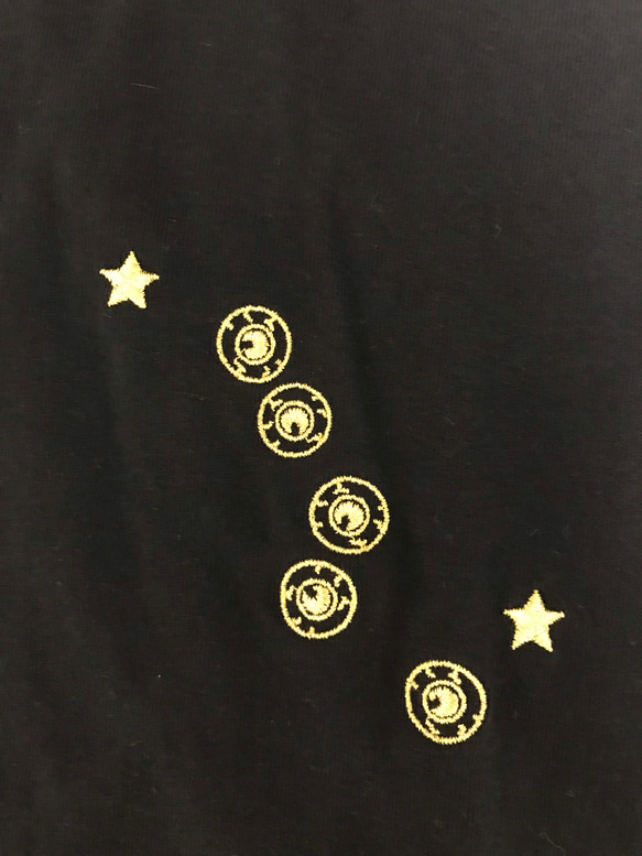 ‼️星 star かわいい 刺繍 ゴールド 金‼️ユニーク シンプル 個性的 アート おしゃれ Tシャツ 半袖 1枚目の画像