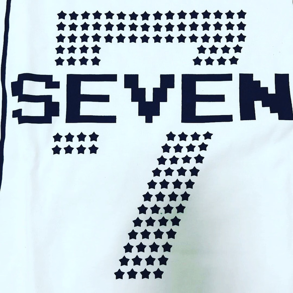 ‼️777‼️SEVEN Tシャツ アレンジ おしゃれ かっこいい メンズ おすすめ 人気 夏 縁起 半袖 カジュアル 1枚目の画像