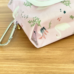 ラミネートのおしりふきポーチ　フローラルスワン　白鳥　ピンク　デコレクションズ　除菌シート　おしりふきケース 5枚目の画像