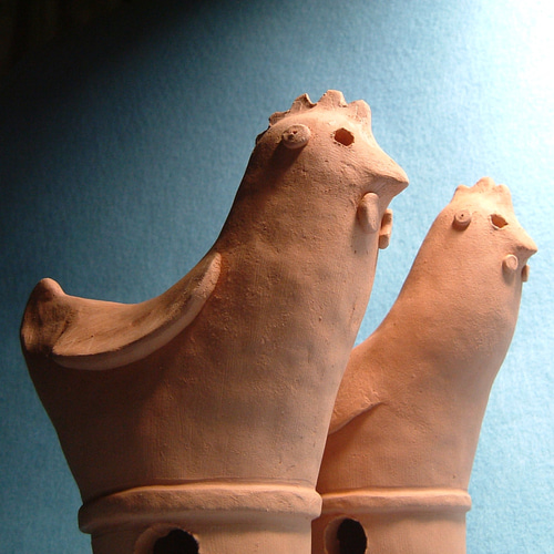 かとうゆみさんの、ワニ型陶器鳥が2羽付いてる物 かとうゆみさんの