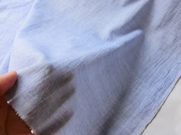 khadi カディコットン　生地　薄手  ライトブルー 手紡ぎ　手織り 4枚目の画像