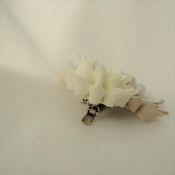 つまみ細工☆白い花々のコサージュor髪飾り 6枚目の画像