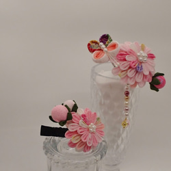 つまみ細工☆ポンポン菊と蝶々の簪＆ヘアクリップ・ピンク 2枚目の画像