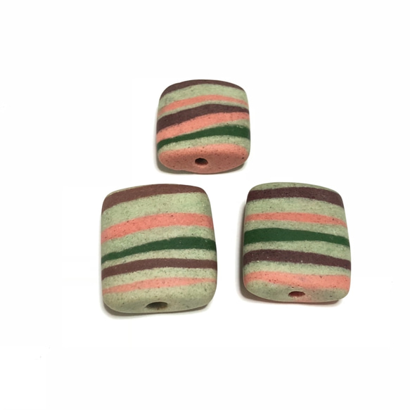 アフリカン ハンドメイド 陶器ビーズ 3個セット ネックレス、ヘアゴム、ボタン 1枚目の画像