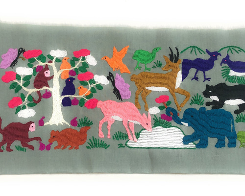 めもち イデー IDEE モン族の刺繍アート（フレーム込み） 楽天市場】イデー IDEE モン族の刺繍アート【中古】【72L22