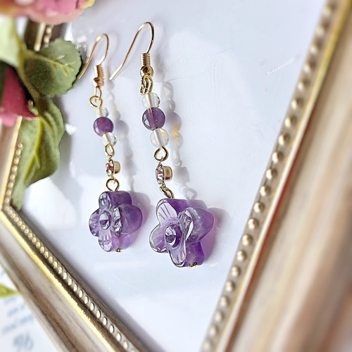 すみれ色 アメジストフラワーピアス 2月の誕生石 天然石ピアス