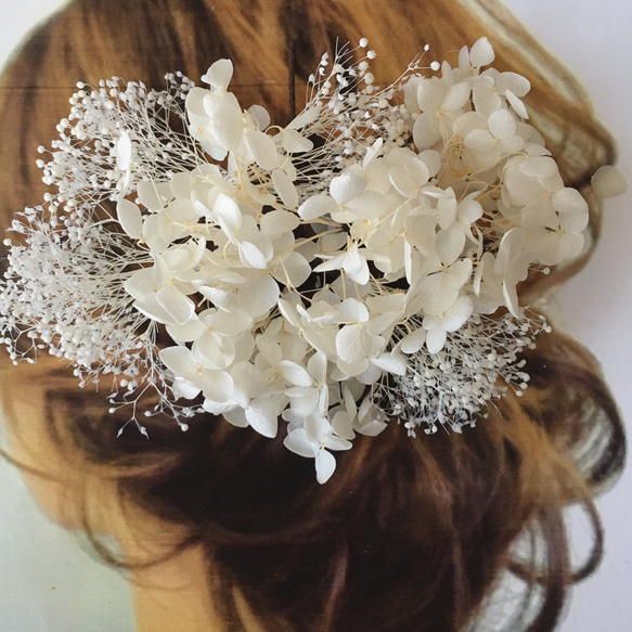 純白の髪飾り　ウェディング ブライダル 結婚式 ヘッドドレス 和装 白無垢 成人式 ホワイトヘッドパーツ　ドライフラワー 2枚目の画像