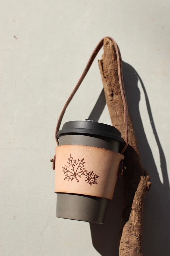 飲料提袋 皮革環保杯提袋  杯套 手縫 飲料 咖啡 楓葉 禮物 第3張的照片