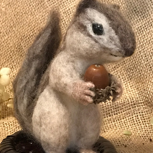 羊毛フェルトシマリス 羊毛フェルト chocomom 通販 13000092｜Creema