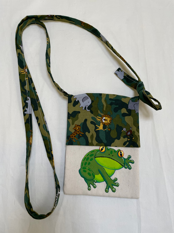 カエル型　サコッシュ　ハンドメイド カエル型サコッシュハンドメイド