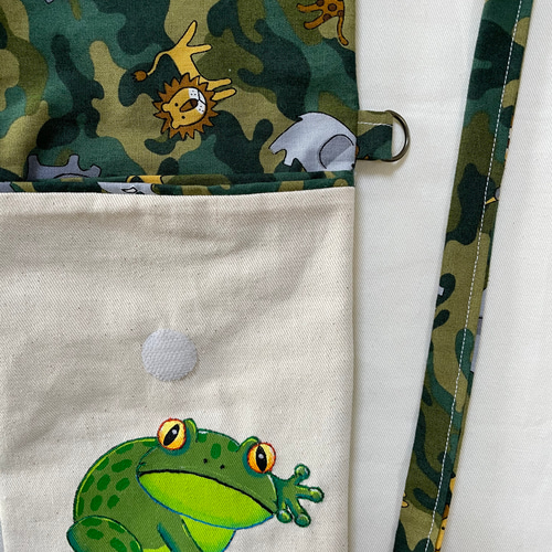カエル型　サコッシュ　ハンドメイド カエル型サコッシュハンドメイド