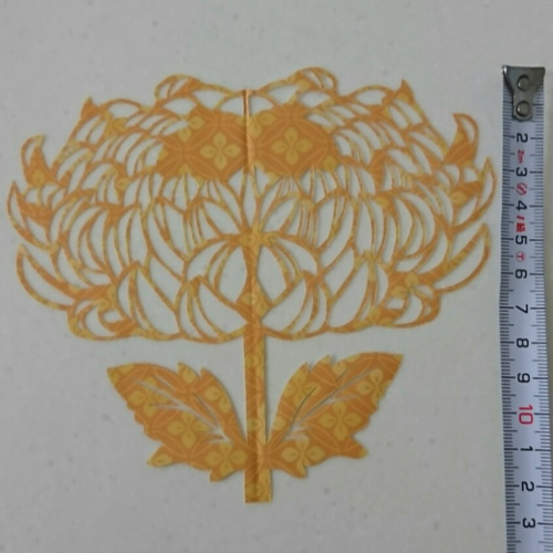森田リナ 作 「郷」サイン入 菊図 アクリル画 和紙原画 ハンドメイド 切り絵 ハンドメイド 菊 切り絵 runa 通販 6632495｜Creema(クリーマ