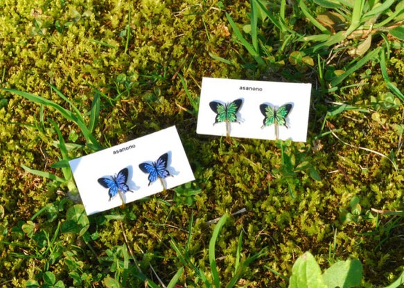 ミニアゲハ蝶のイヤリング 1枚目の画像