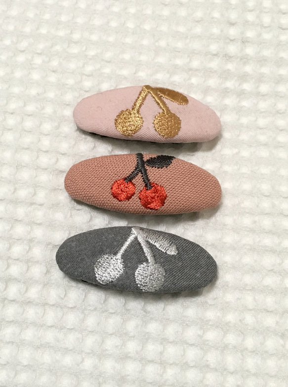 さくらんぼ 刺繍 ヘアピン パッチンピン フェルトピン チェリー