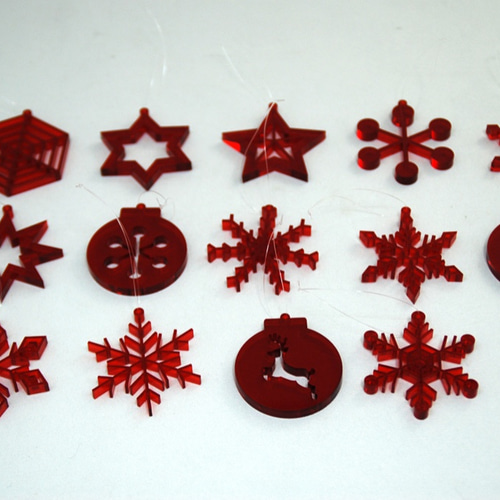 クリスマスツリー 木製 3色、各14種類のオーナメント付