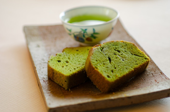 お茶と焼き菓子二段重 ギフト （茶バームクーヘン 1個 / 茶パウンドケーキ 4個/ 受賞茶ティーバッグ 6袋x2箱） 5枚目の画像