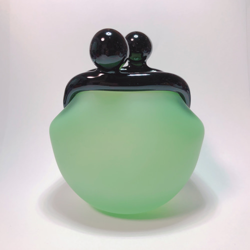 ☆贈り物にも☆ ガラスのがまぐち -green×black- 一輪挿し・花瓶