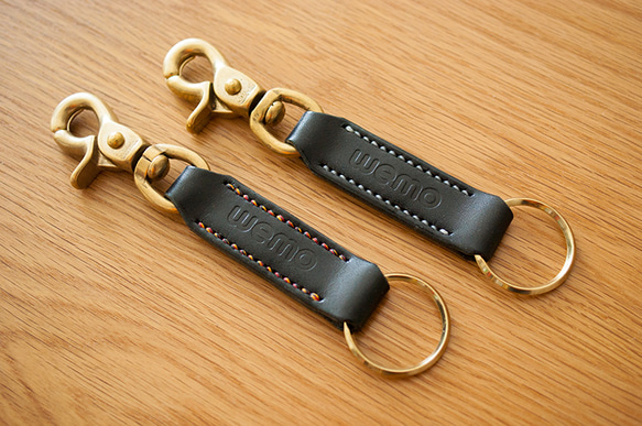 革と真鍮のキーホルダー 1枚目の画像