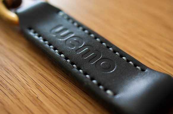 革と真鍮のキーホルダー 3枚目の画像