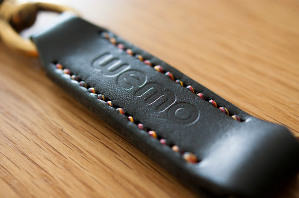 革と真鍮のキーホルダー 4枚目の画像