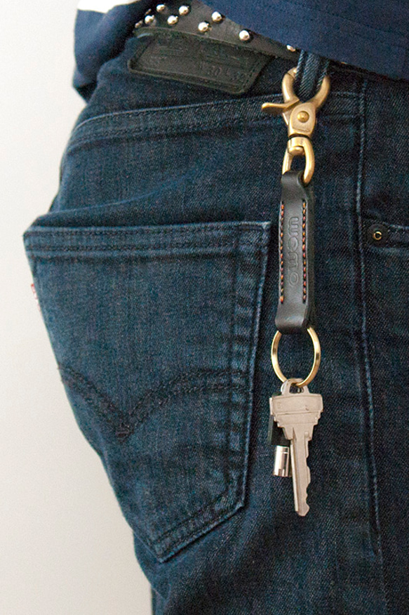 革と真鍮のキーホルダー 5枚目の画像