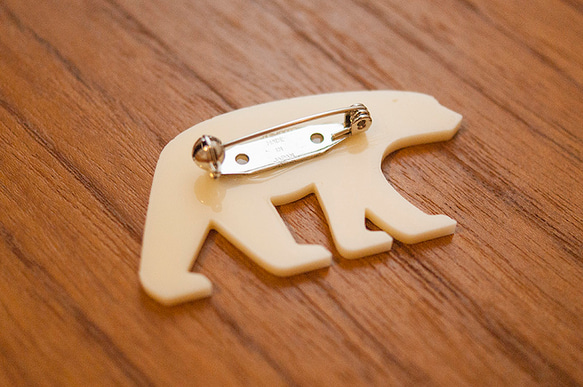アクリルブローチ【白熊　ivory】 5枚目の画像