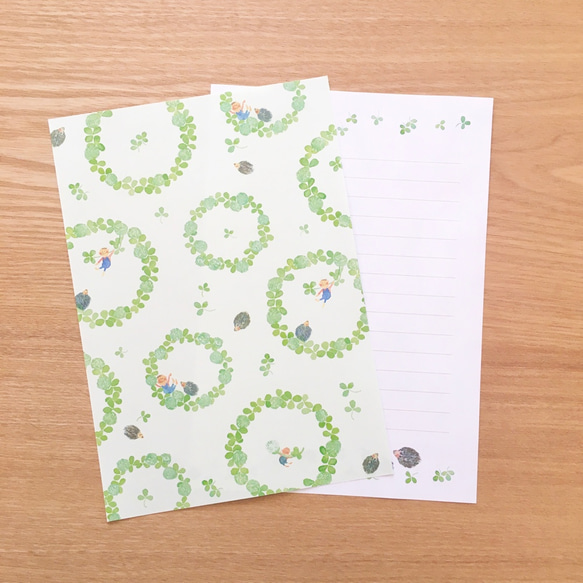 便箋12枚セット 〈クローバーのリースとハリネズミちゃんと〉よこ罫線  