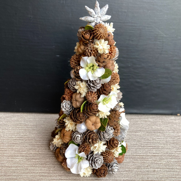 一点物／新作【クリスマス】木の実たっぷりのクリスマスツリー　Mサイズ　ホワイト 5枚目の画像