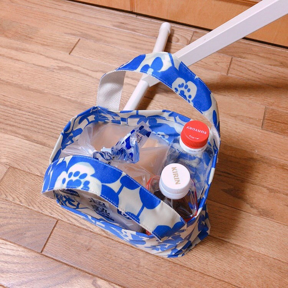 コンビニ　エコバッグ  (オフホワイト地・青い花)  防水撥水素材 2枚目の画像