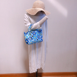 コンビニ　エコバッグ  (白地・青い花)  撥水素材 6枚目の画像