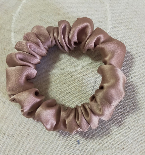 髪飾り シルクシュシュ 幅2cm ヘアアクセサリー 艶 上質 髪留め 髪飾り シルクシュシュ 幅2cm ヘアアクセサリー 艶 上質 髪留め