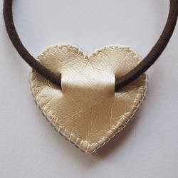 大人可愛い♡ ハート型　ビーズ刺繍　ヘアゴム　 親子でお揃い♪リンクコーデ　大小2個セット　スワロフスキーパール使用⭐︎ 5枚目の画像