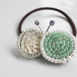 ビーズ刺繍✨　ちょうちょのヘアゴム (ミントグリーン) まんまる　北欧 5枚目の画像