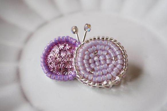 ちょうちょのブローチ✨ビーズ刺繍　ほっこり北欧(ラベンダー) 3枚目の画像