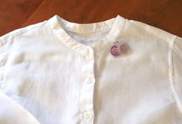 ちょうちょのブローチ✨ビーズ刺繍　ほっこり北欧(ラベンダー) 2枚目の画像