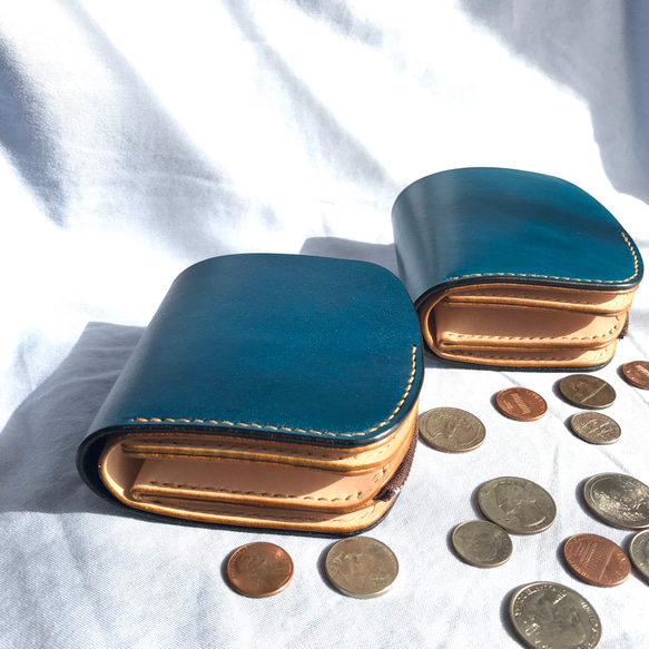 爽やかブルーの二つ折り財布 2枚目の画像
